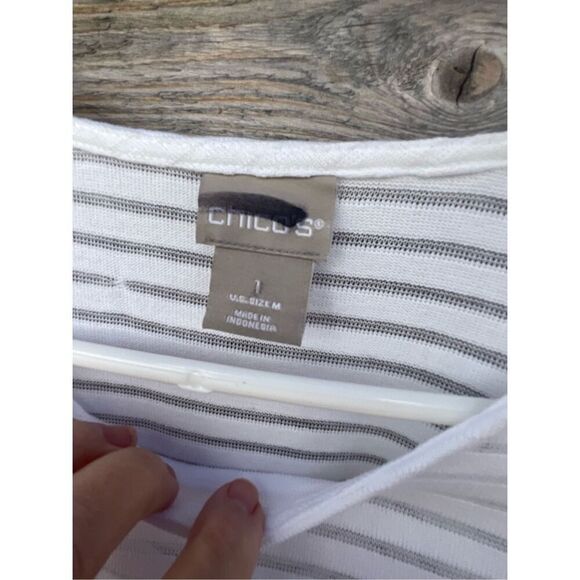 Chico’s shadow strip size Medium white tie front top - Picture 5 of 8